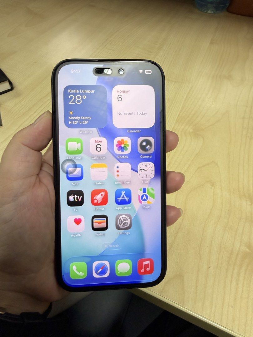 IPHONE 15 | 128GB | BLACK (Category: Announcements) located in Bangi. Submitted by scentbywane (Listing ID 1447899110, Image 2). Description: Model : Iphone 15 Storage : 128GB Colour : Black Condition : Used since Jan 2025 Pernah repair : Tidak pernah Battery health (Apple Product): Normal 89% Purchased price: RM3299 To sell : RM2000 ONLY.
