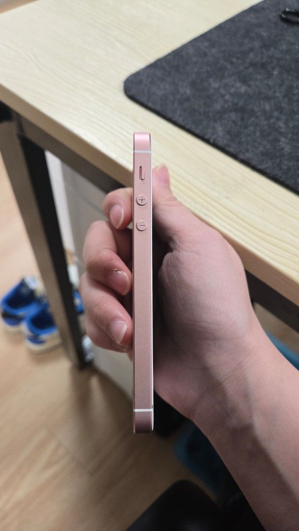 IPHONE SE 1 16 GB PHILIPPINES (Category: iPhone SE Series) located in Makati City. Submitted by mikhael99 (Listing ID 1447928613, Image 3). Description: - iPhone SE (1st Gen) - Storage: 16GB - Color: Rose Gold - Classic and compact design - Meetup available at Ayala Malls Circuit, Makati City.
