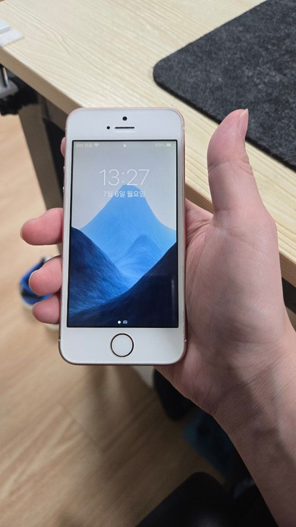 IPHONE SE 1 16 GB PHILIPPINES (Category: iPhone SE Series) located in Makati City. Submitted by mikhael99 (Listing ID 1447928613, Image 2). Description: - iPhone SE (1st Gen) - Storage: 16GB - Color: Rose Gold - Classic and compact design - Meetup available at Ayala Malls Circuit, Makati City.