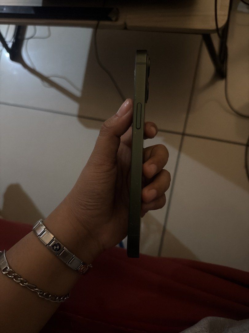 Iphone users (Category: iPhone 13 Series) located in Kuala Lumpur. Submitted by iqa.1567 (Listing ID 1448035622, Image 3). Description: Sape ii nak angkat harga bole bincang (area ampang pandan indah) boleh pickup .