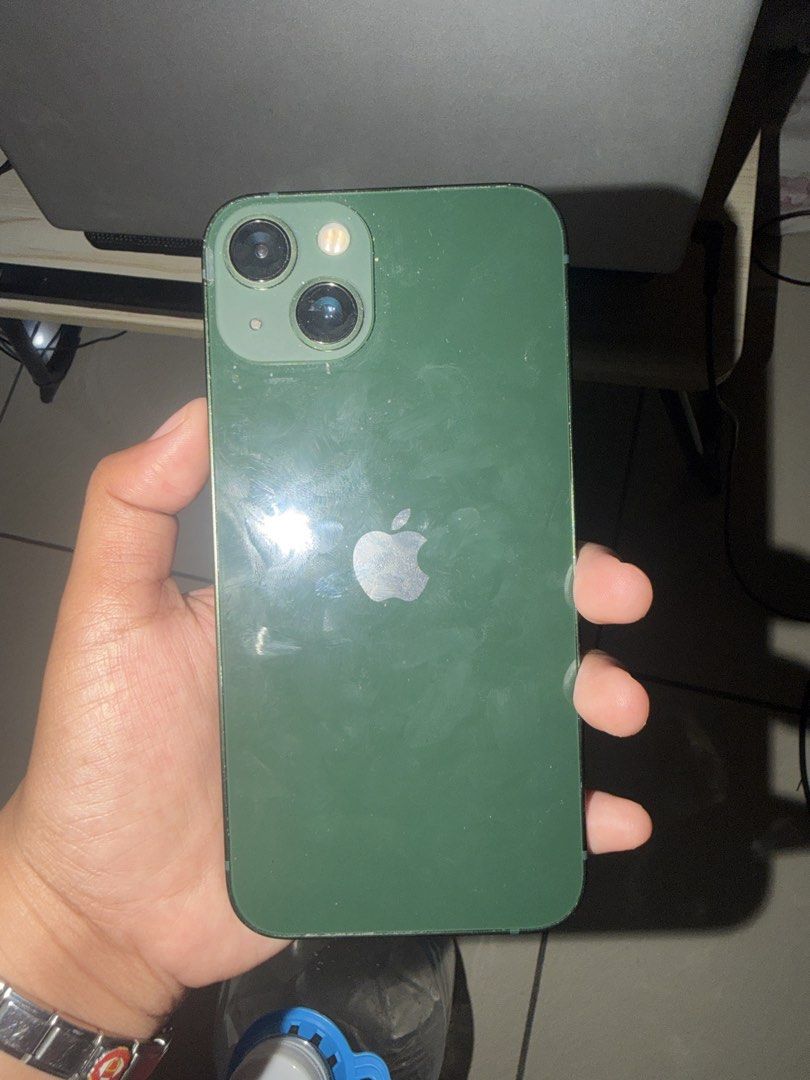 Iphone users (Category: iPhone 13 Series) located in Kuala Lumpur. Submitted by iqa.1567 (Listing ID 1448035622, Image 2). Description: Sape ii nak angkat harga bole bincang (area ampang pandan indah) boleh pickup .