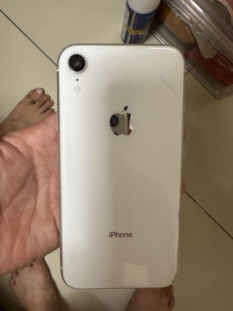 Iphone xr (Category: iPhone X Series) located in Puchong. Submitted by junyueeu01339 (Listing ID 1448069705, Image 3). Description: iphone xr RM299 used cheras area.