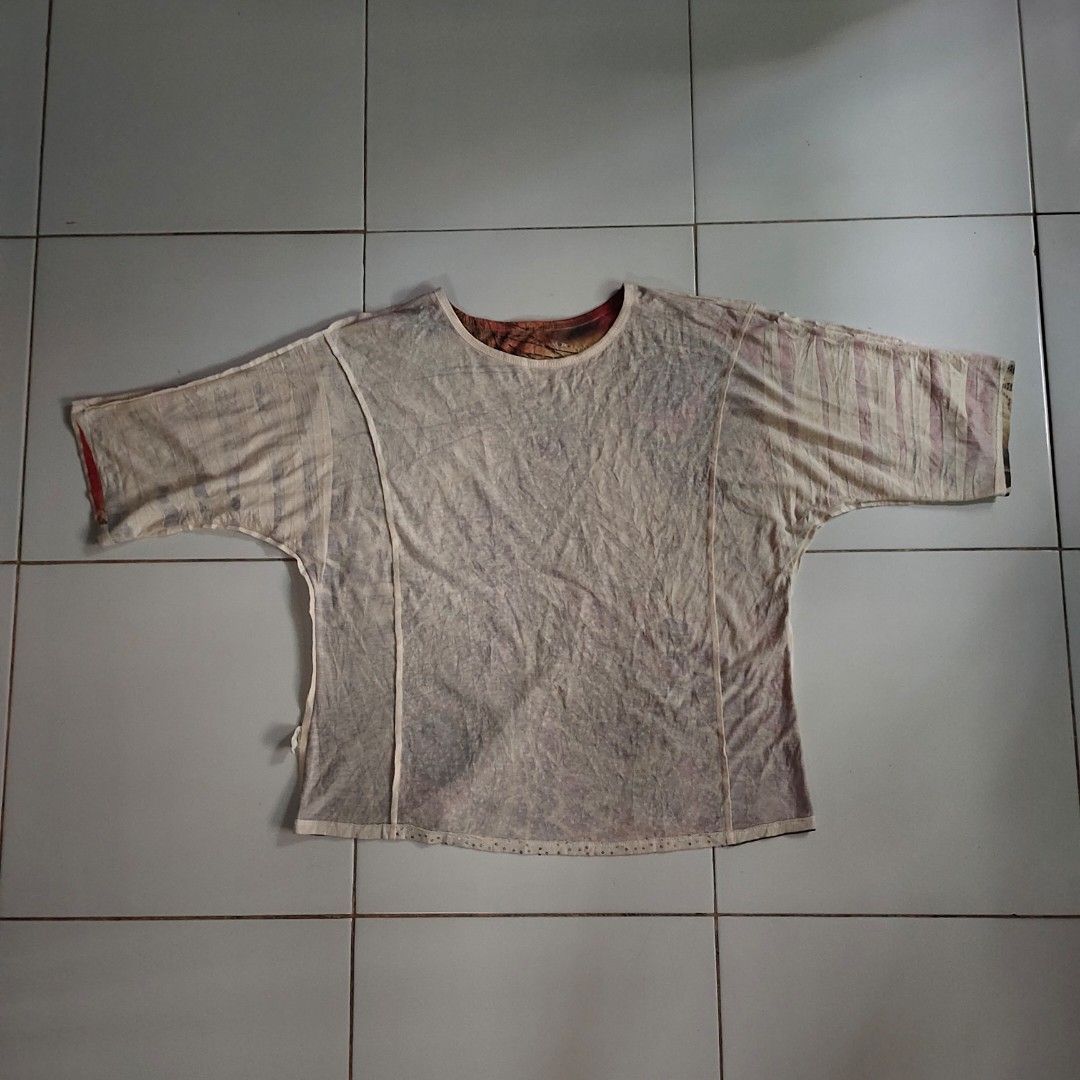 Jess & Jane Peacock Feather Burnout Tunic Top (Category: Shirts) located in Antipolo. Submitted by capa_rison (Listing ID 1447957550, Image 3). Description: Reminder: **Colorrate: 100/100 **Condition rate: 100/100 "Lightly used condition" **No issue **Very Presentable Category: Women's Tops & Tshirts Top Style: Kimono Top Sleeves Length: Elbow Occasion: Casual Measurements: chest 22" waist 21" hem 23" shoulder 20" neck open 9" sleeves cuff open 8