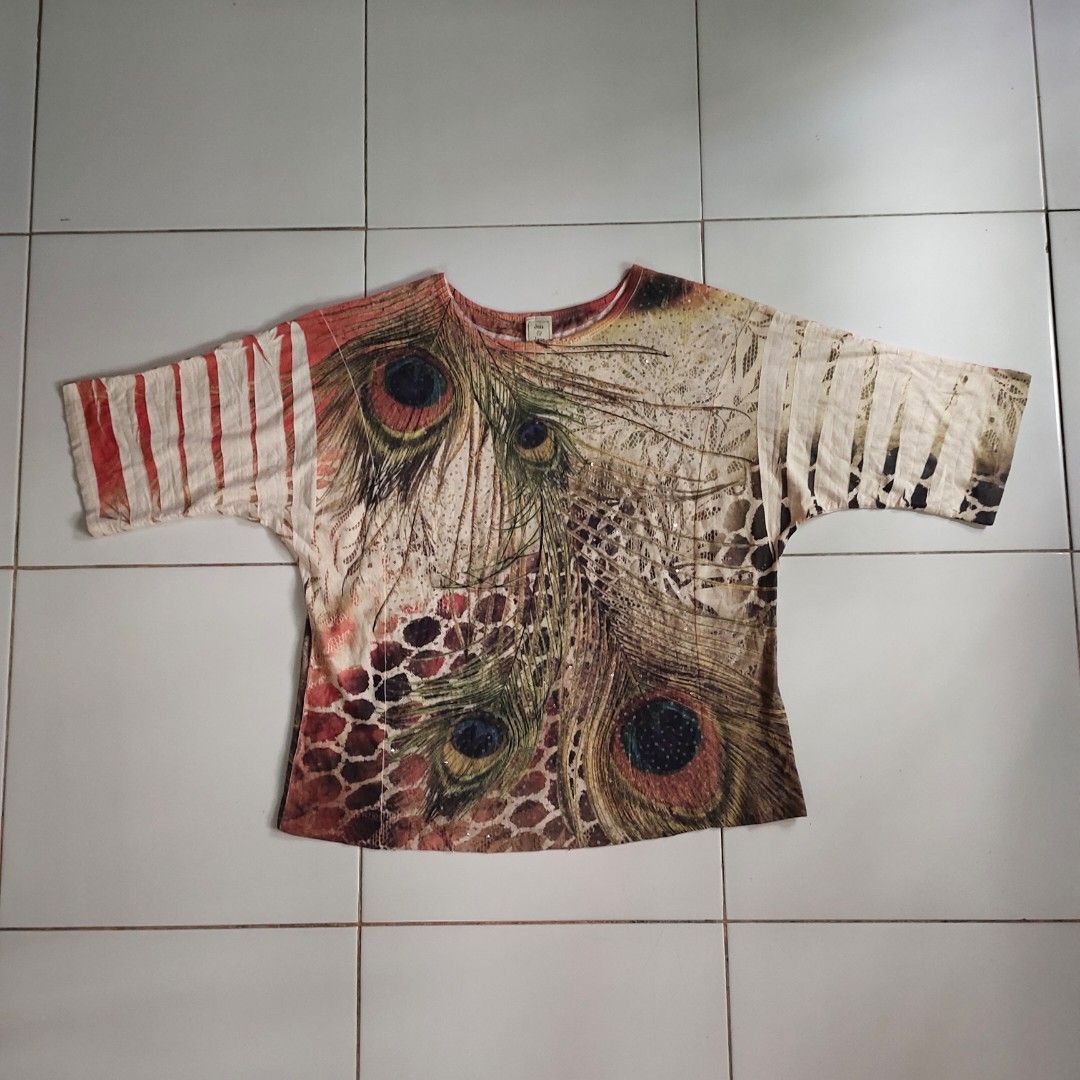 Jess & Jane Peacock Feather Burnout Tunic Top (Category: Shirts) located in Antipolo. Submitted by capa_rison (Listing ID 1447957550, Image 1). Description: Reminder: **Colorrate: 100/100 **Condition rate: 100/100 "Lightly used condition" **No issue **Very Presentable Category: Women's Tops & Tshirts Top Style: Kimono Top Sleeves Length: Elbow Occasion: Casual Measurements: chest 22" waist 21" hem 23" shoulder 20" neck open 9" sleeves cuff open 8