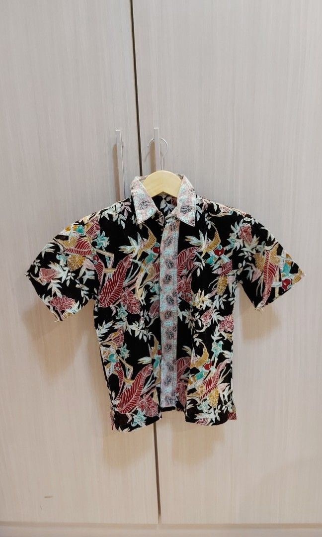 Kemeja Batik anak SD (Kategori: 8 hingga 12 tahun) berada di Jakarta Utara. Dikirim oleh rachels_preloved (ID iklan 1447985430, Gambar 1). Deskripsi: lingkar dada +-90cm pnjg +-56cm bahan katun kira2 utk usia 8-9th.
