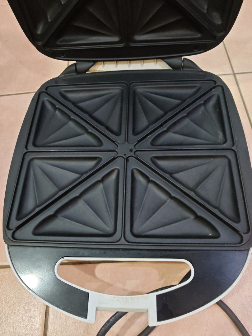 KENWOOD SM410 3-in-1 Waffle Sandwich Maker (Category: Other Kitchenware & Tableware) located in Kuala Lumpur. Submitted by sebastian_e1119 (Listing ID 1448031136, Image 3). Description: KENWOOD SM410 3-in-1 Waffle Sandwich Maker FEATURES - Compact storage with handles - 100-degree hinge to open flat as a griddle - Easy plate release system - 3 non-stick interchangeable coated plates - sandwich, waffle, and grill plates SPECIFICATIONS Size (cm) : 