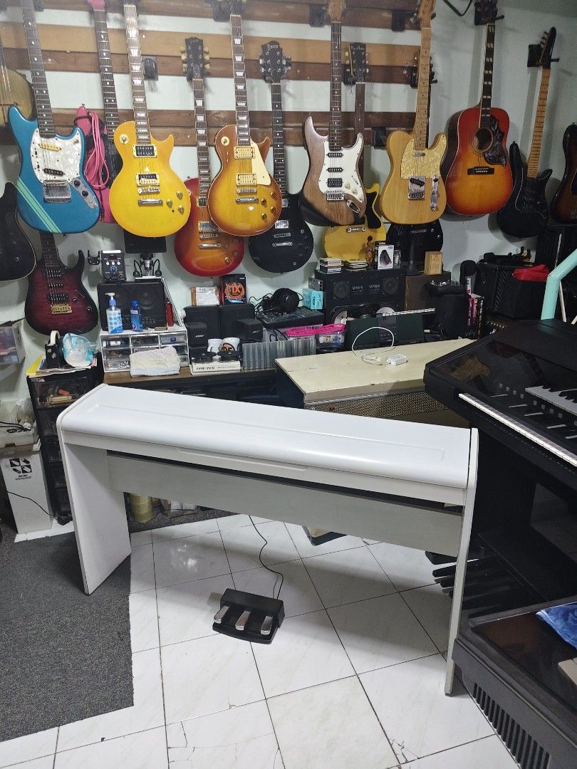 Korg lp180 digital piano (Category: Musical Instruments) located in Paranaque City. Submitted by yourhonorvoy (Listing ID 1447959009, Image 2). Description: Korg lp180 digital piano 19k only With adapter(12volts) With dents and scratches only 😁Fresh internal 😍Walang issue sa tunog, touch at electronics. lahat gumagana Ng maayos Location: sucat paranaque city Thank you! .