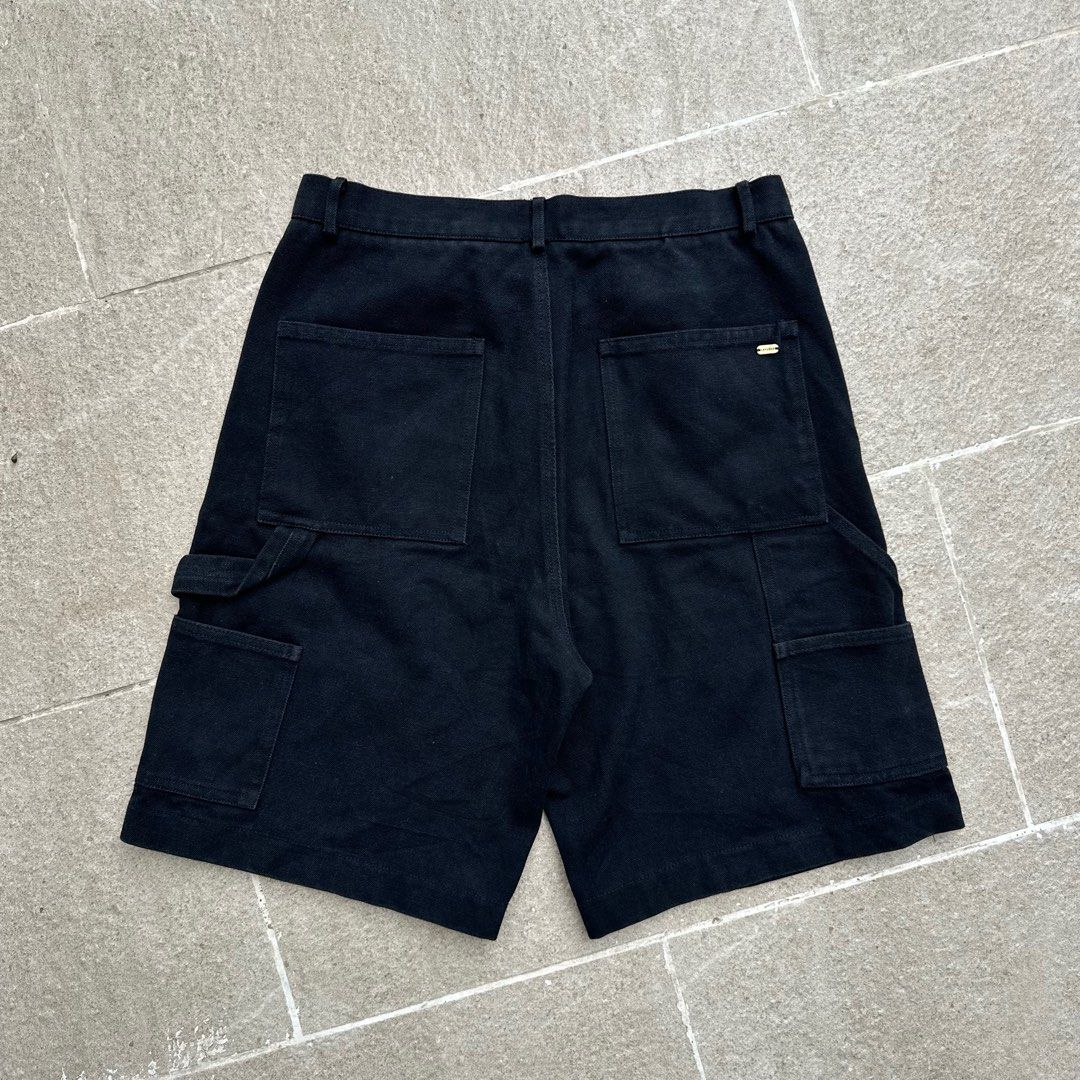 LA FLEUR DU MAL Black Carpenter Shorts Size S (Category: Shorts) located in Iloilo. Submitted by anonymous_ph (Listing ID 1448005960, Image 2). Description: - Brand: LA FLEUR DU MAL - Color: Black - Style: Carpenter shorts, utility style - Features: Multiple pockets, button and zip closure - Occasion: Great for everyday wear - Fit: Comfortable DKNEE CARPENTER JORTS✨ -WAISTLINE 31 -LENGTH 21 -LEG HOLE 12 -CR 9.5/10 EXCELLENT 1200📩 .