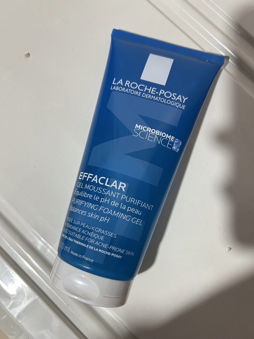 La Roche Posay Effaclar Foaming Gel+M Cleanser 200ml (Kategori: Kulit, Sabun & Tubuh) berada di Depok. Dikirim oleh sorelle.inc (ID iklan 1448076235, Gambar 1). Deskripsi: La Roche Posay Effaclar Foaming Gel+M Cleanser 200ml - Facial Wash Kulit Jerawat/ Berminyak Brand New beli 3, jadi dijual murah aja🥹 exp date : 10/2028 BPOM No. NC14231200133.