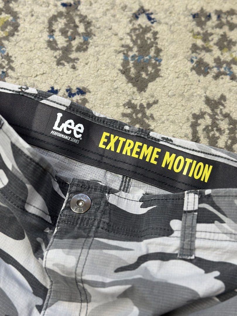 Lee Performance Series Extreme Motion Camo Cargo Shorts (Category: Shorts) located in Daet. Submitted by thrifthings2018 (Listing ID 1447976161, Image 3). Description: As new condtion Lee Motion waistline 38 length 19 ₱400- Lee Performance Series Extreme Motion cargo shorts - Cool grey and black camouflage pattern - Multiple pockets for ample storage - Comfortable fit for everyday wear - Ideal for casual outings and activities.