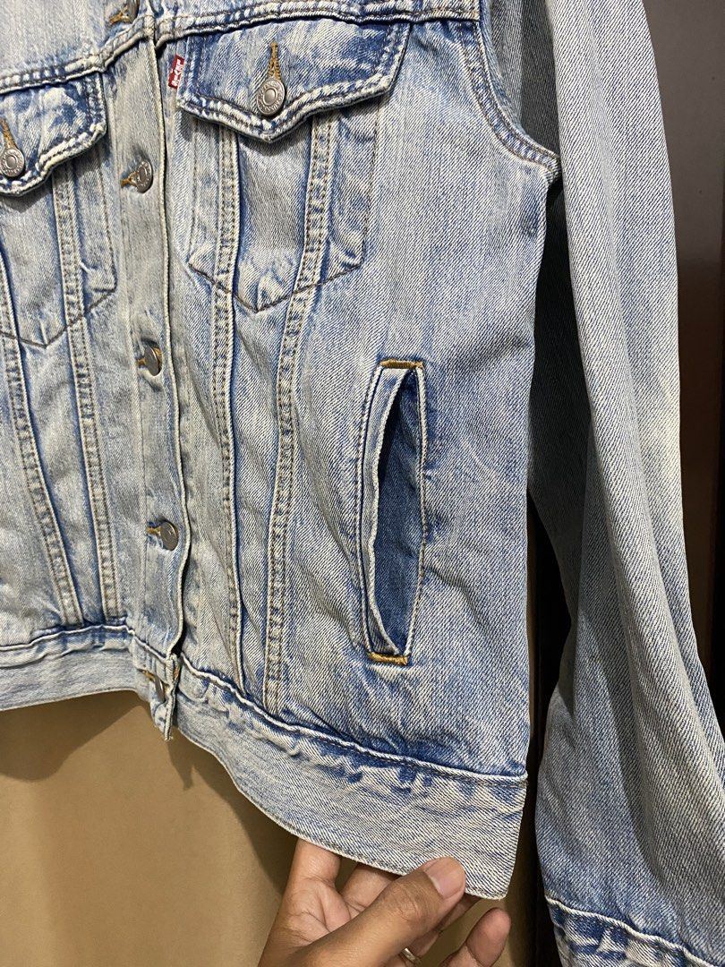 Levis Big E jacket denim (Category: Coats, Jackets and Outerwear) located in Cabanatuan. Submitted by jamaicac (Listing ID 1448043964, Image 2). Description: size small 20/24 no issue good to use.