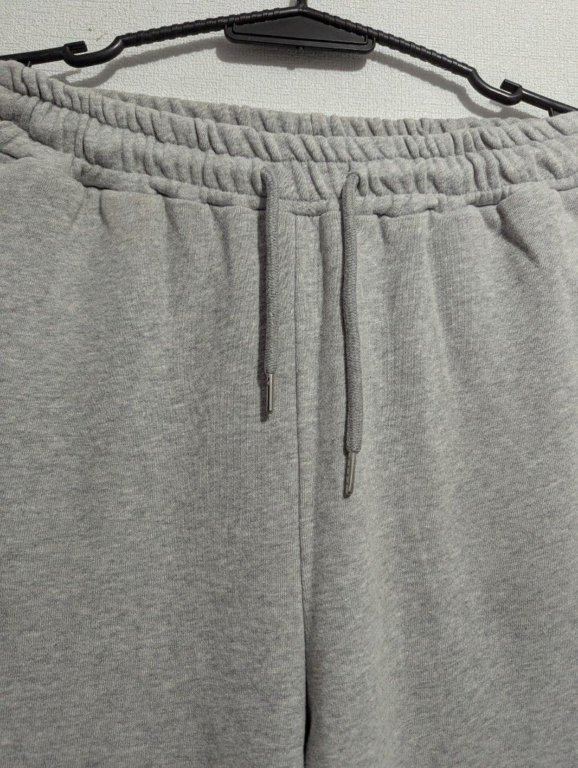 Light Gray Jogger Pants (Category: Other Bottoms) located in Pasig City. Submitted by igustnik (Listing ID 1447885358, Image 3). Description: RFS: DECLUTTERING SEE OTHER PICS FOR FLAWS FITS 28-32.