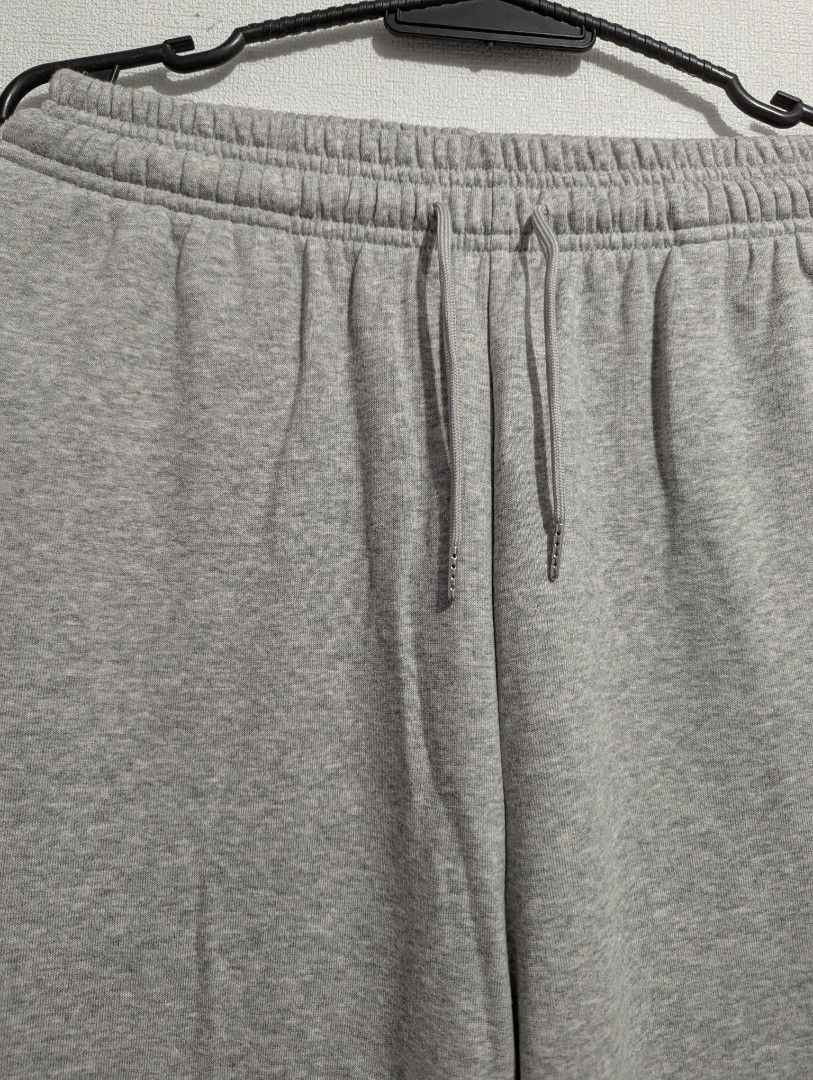 Light Gray Stretchy Garterized Pants (Category: Other Bottoms) located in Pasig City. Submitted by igustnik (Listing ID 1447885194, Image 3). Description: RFS: DECLUTTERING NILABHAN LANG FITS 28 TO 34.