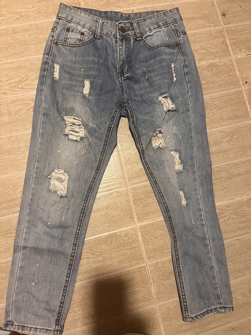 Light Wash Ripped Jeans with Yellow Splatter (Category: Jeans) located in Manila. Submitted by newbiessness (Listing ID 1448035462, Image 1). Description: -Prwloved Item -Fits to 28 waist line -Light wash denim jeans - Ripped details on front and legs - Unique yellow paint splatters all over - Cropped length - Ideal for an edgy, casual outfit.