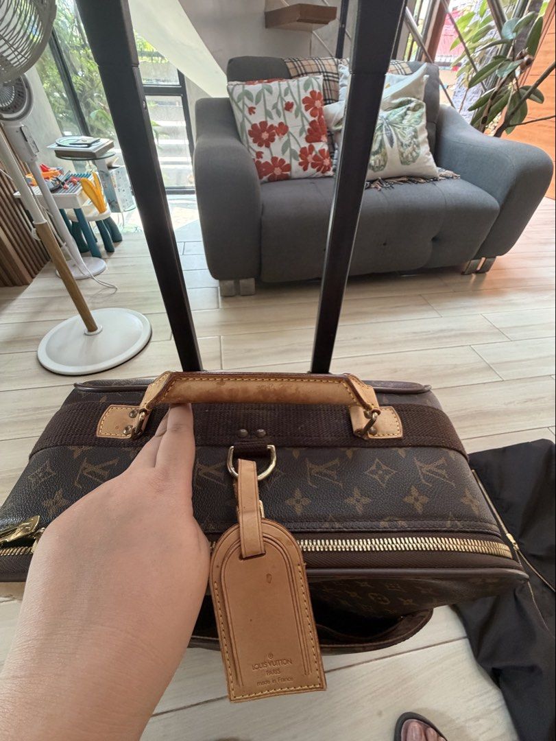 Louis vuitton luggage size 55 (Category: Luxury Bags & Wallets) located in Quezon City. Submitted by theyellowbasket (Listing ID 1447647710, Image 2). Description: Lv rolling suit case size 55cm With bag tag .
