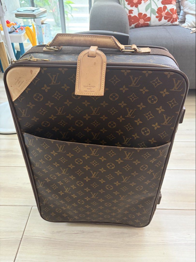 Louis vuitton luggage size 55 (Category: Luxury Bags & Wallets) located in Quezon City. Submitted by theyellowbasket (Listing ID 1447647710, Image 1). Description: Lv rolling suit case size 55cm With bag tag .