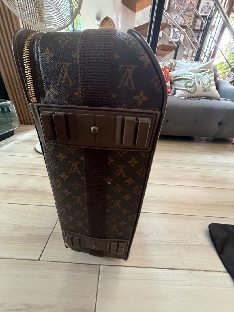Louis vuitton luggage size 55 (Category: Luxury Bags & Wallets) located in Quezon City. Submitted by theyellowbasket (Listing ID 1447647710, Image 3). Description: Lv rolling suit case size 55cm With bag tag .