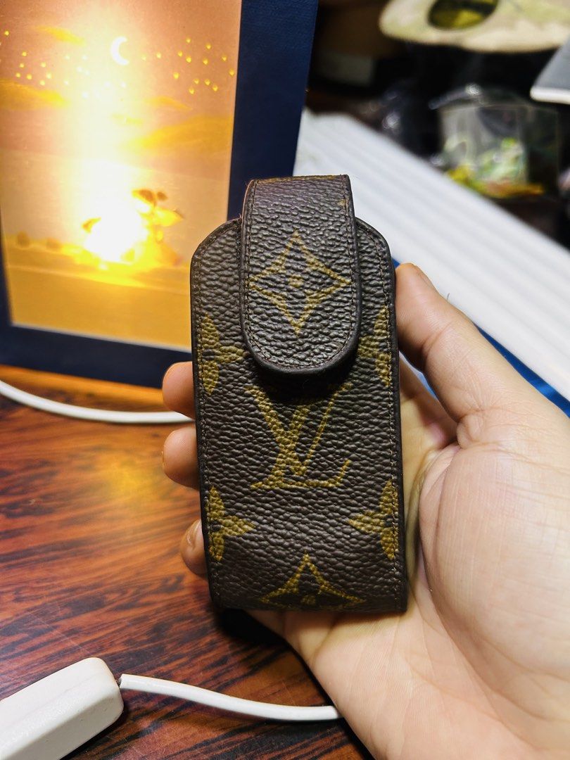 Louis Vuitton Phone Case (Category: Cases & Sleeves) located in Manila. Submitted by starbalesukandjapansurplus (Listing ID 1448020117, Image 1). Description: .