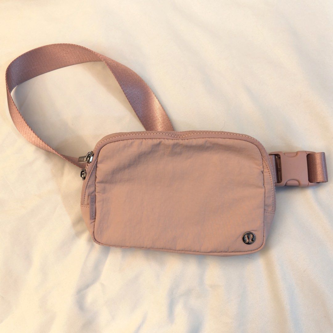 Lululemon Everywhere Belt Bag Large 2L (Category: Cross-body Bags) located in San Juan City. Submitted by mikkacruz (Listing ID 1447930984, Image 1). Description: Pink 100% Original RFS: Too many bags 😅.