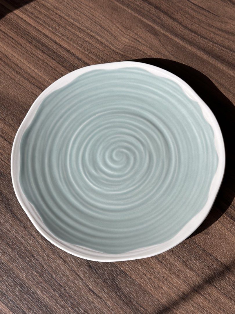 Luzerne Handcrafted 26cm Plate