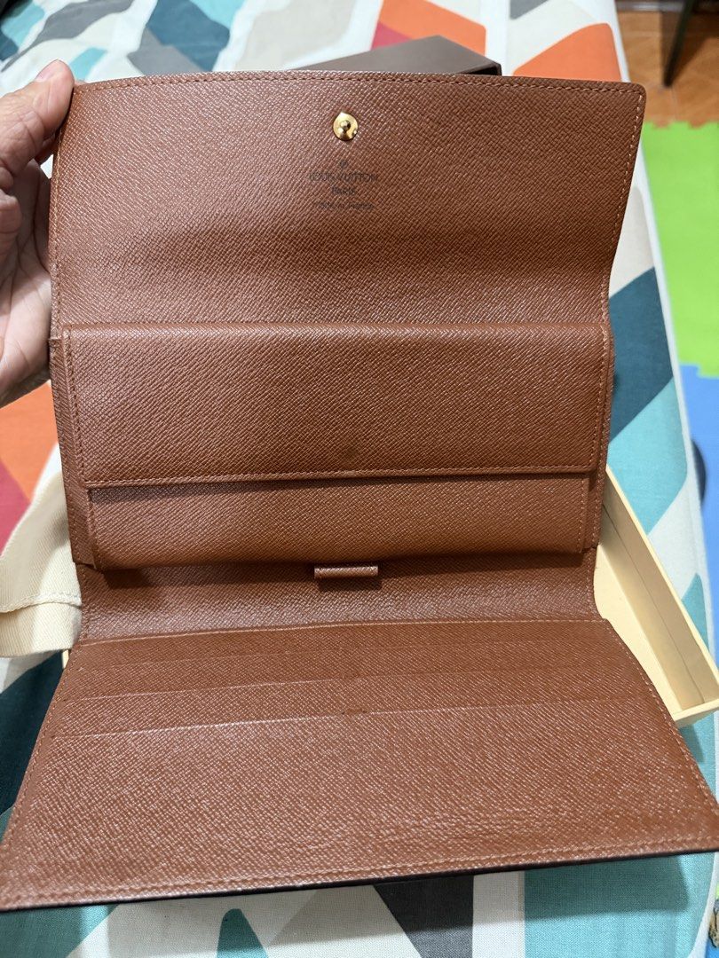 LV trifold Wallet with box and dustbag (Category: Luxury Bags & Wallets) located in Caloocan City. Submitted by ahad.howlader (Listing ID 1448035846, Image 2). Description: .