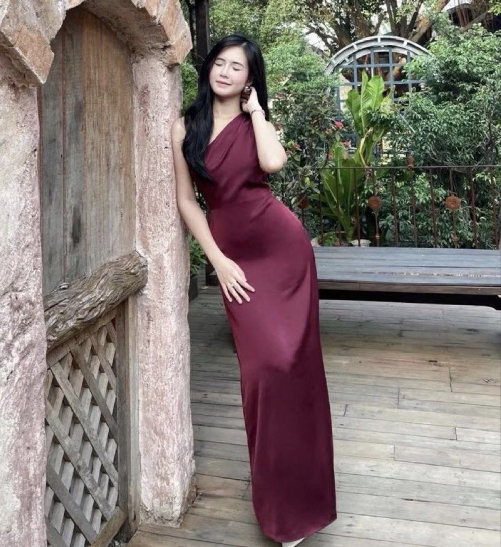 Maroon One-Shoulder Satin Maxi Dress (Category: Dresses) located in Manila. Submitted by shop.jezza (Listing ID 1447899886, Image 2). Description: - Beautiful maroon satin maxi dress - Elegant one-shoulder design - Flattering silhouette with a lovely sheen - Ideal for formal events or a night out.