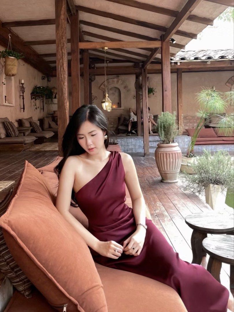 Maroon One-Shoulder Satin Maxi Dress (Category: Dresses) located in Manila. Submitted by shop.jezza (Listing ID 1447899886, Image 3). Description: - Beautiful maroon satin maxi dress - Elegant one-shoulder design - Flattering silhouette with a lovely sheen - Ideal for formal events or a night out.