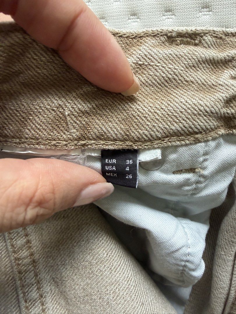 Massimo Dutti Light Brown Barrel Leg Jeans (Category: Jeans) located in Taguig. Submitted by onein.oneout_declutter (Listing ID 1447894635, Image 3). Description: - Light brown barrel leg jeans - Button and zip closure - Two front pockets - Two back pockets - Comfortable for everyday wear - Versatile wardrobe staple.