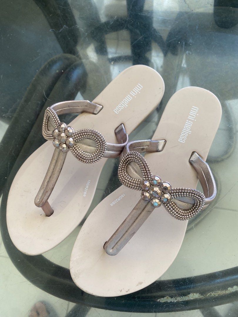 Mini Melissa Rose Gold Embellished Flip-Flops (Category: Babies & Kids Fashion) located in Manila. Submitted by kirstencloset (Listing ID 1447917404, Image 2). Description: - Decluttering - Rose gold flip-flops from Mini Melissa - Size US: 13 - Features a pretty bow embellishment with rhinestones on the straps - Easy slip-on design - Soles show some signs of wear - Great for casual outings.