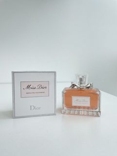 (Category: ) located in . Submitted by fragranceParfumdealer (Listing ID 1447915977, Image 1). Description: .