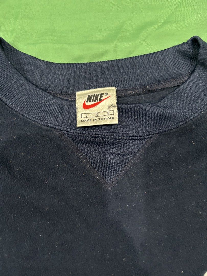 Navy Blue Nike Sweatshirt with Small Swoosh Logo (Category: Coats, Jackets and Outerwear) located in Quezon City. Submitted by closetselects (Listing ID 1447922099, Image 2). Description: - Vintage navy blue Nike sweatshirt - Features iconic small white swoosh logo on chest - Long sleeves for a comfortable fit - Versatile for casual wear or layering - Easy to style with jeans or shorts - A wardrobe staple - Measurements 25x29.
