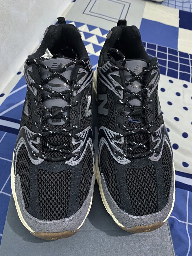 New Balance 530 (Kategori: Sneakers) berada di Jakarta Barat. Dikirim oleh ariefsh14 (ID iklan 1447921052, Gambar 1). Deskripsi: NB 530 Barang ori beli di JD Masih baru belum dipakai Size 43 (27,5cm) Tali ada dua Lengkap dengan box.