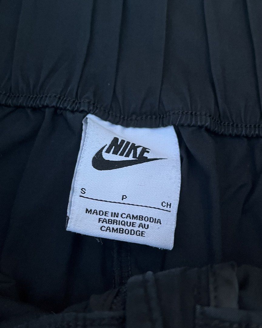 Nike Black Zipper Shorts Size S (Category: Shorts) located in Marikina City. Submitted by lnmrvllr (Listing ID 1448041230, Image 2). Description: - Black Nike shorts - Size S - Zipper front closure - Elastic waistband at the back RFS: need funds MOD: Lalamove/J&T MOP: GCash, GoTyme Location: Katipunan, QC Can give discounts if getting 2+ items!.