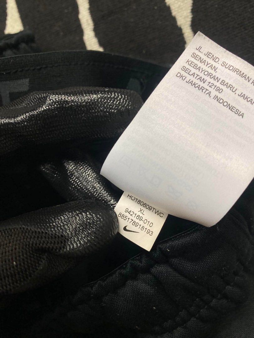 Nike Dri-Fit Black Training Pants XL (Category: Joggers) located in Cebu City. Submitted by 0pong (Listing ID 1447892293, Image 3). Description: - Black Nike Dri-Fit Training Pants - As new - No issue - Size: XL(waist: 28-30xLength:36 - Open leg: 7 - Features: Elastic waistband with drawstring, two side pockets - Design: Nike swoosh logo on the left leg 📍Cebu City - +SF.