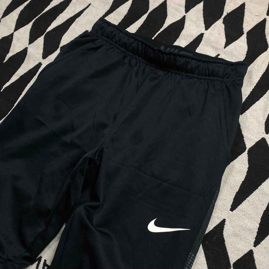 Nike Dri-Fit Black Training Pants XL (Category: Joggers) located in Cebu City. Submitted by 0pong (Listing ID 1447892293, Image 2). Description: - Black Nike Dri-Fit Training Pants - As new - No issue - Size: XL(waist: 28-30xLength:36 - Open leg: 7 - Features: Elastic waistband with drawstring, two side pockets - Design: Nike swoosh logo on the left leg 📍Cebu City - +SF.