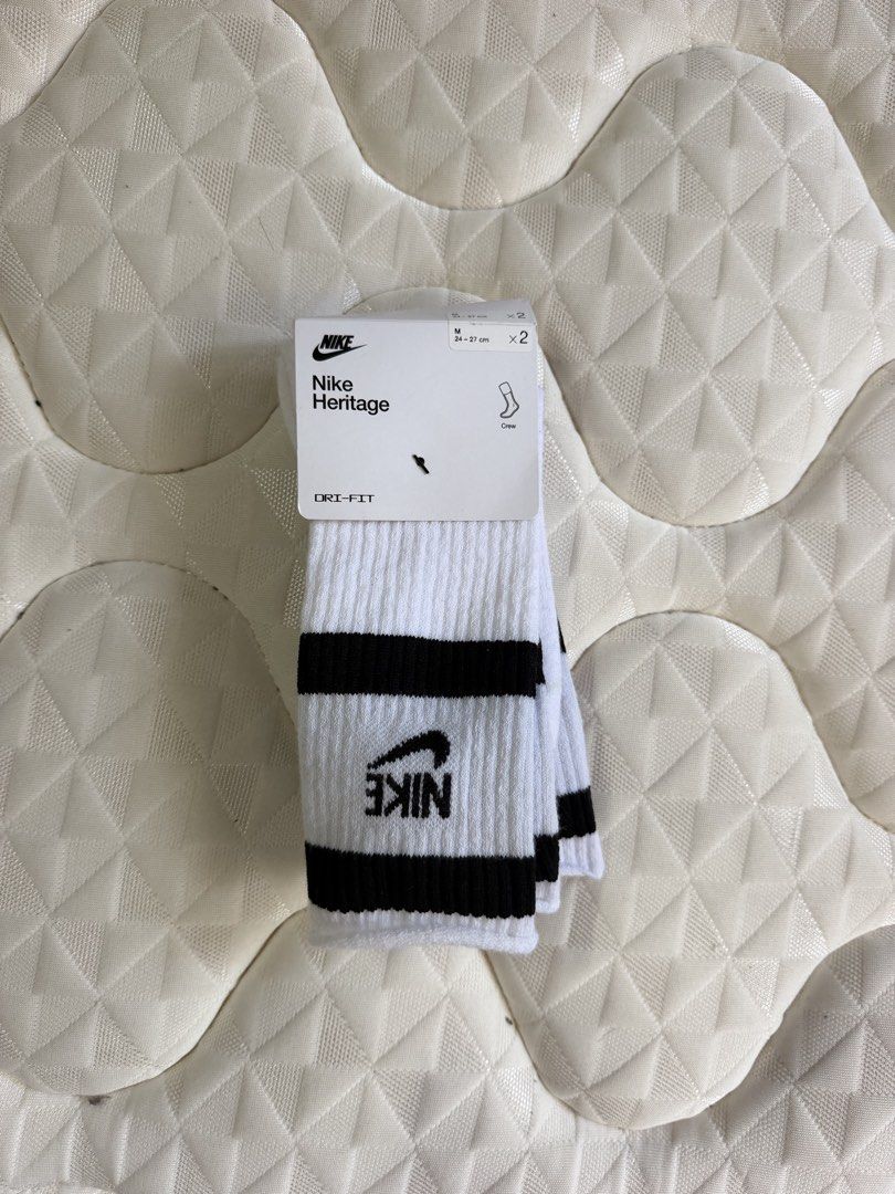 Nike heritage socks (Category: Socks) located in Taguig. Submitted by roxjl (Listing ID 1447925619, Image 1). Description: Size : M Bought in singapore.