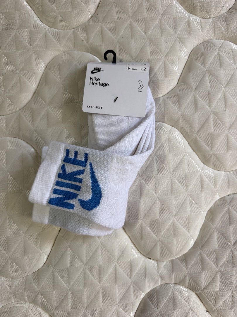 Nike socks (Category: Socks) located in Taguig. Submitted by roxjl (Listing ID 1447925843, Image 2). Description: Nike heritate socks Red and blue logo Size Large.