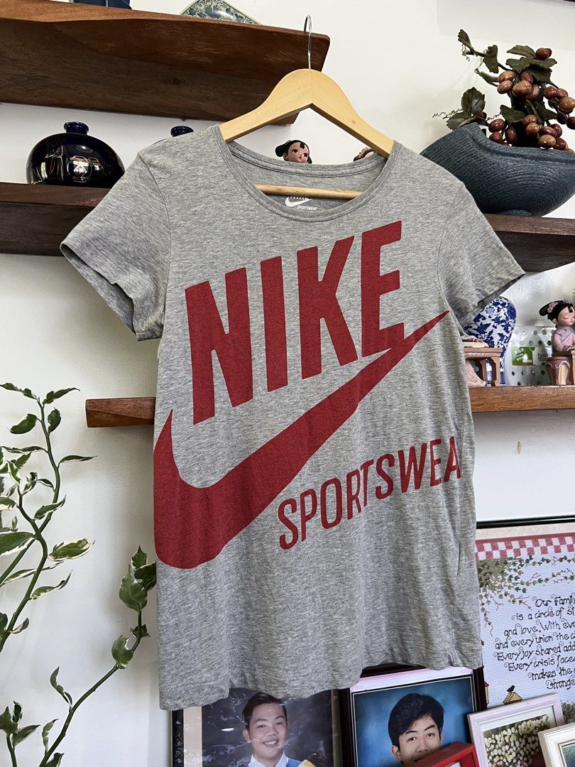 NIKE SPORTS WEAR (Category: Activewear) located in Solano. Submitted by aljoners (Listing ID 1448005163, Image 2). Description: Size: M Width: 17 Length: 25 Color rate: 10/10 Condition: 10/10 Issue/s: None “Color may vary due to lighting”.