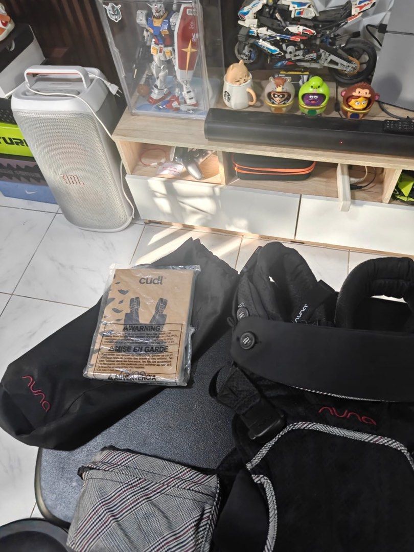 Nuna Cudl (Category: Carriers & Slings) located in Quezon City. Submitted by rhiri16 (Listing ID 1447943683, Image 3). Description: Nuna Cudl Good condition 5k Loc: QC/Bulacan Marilao.