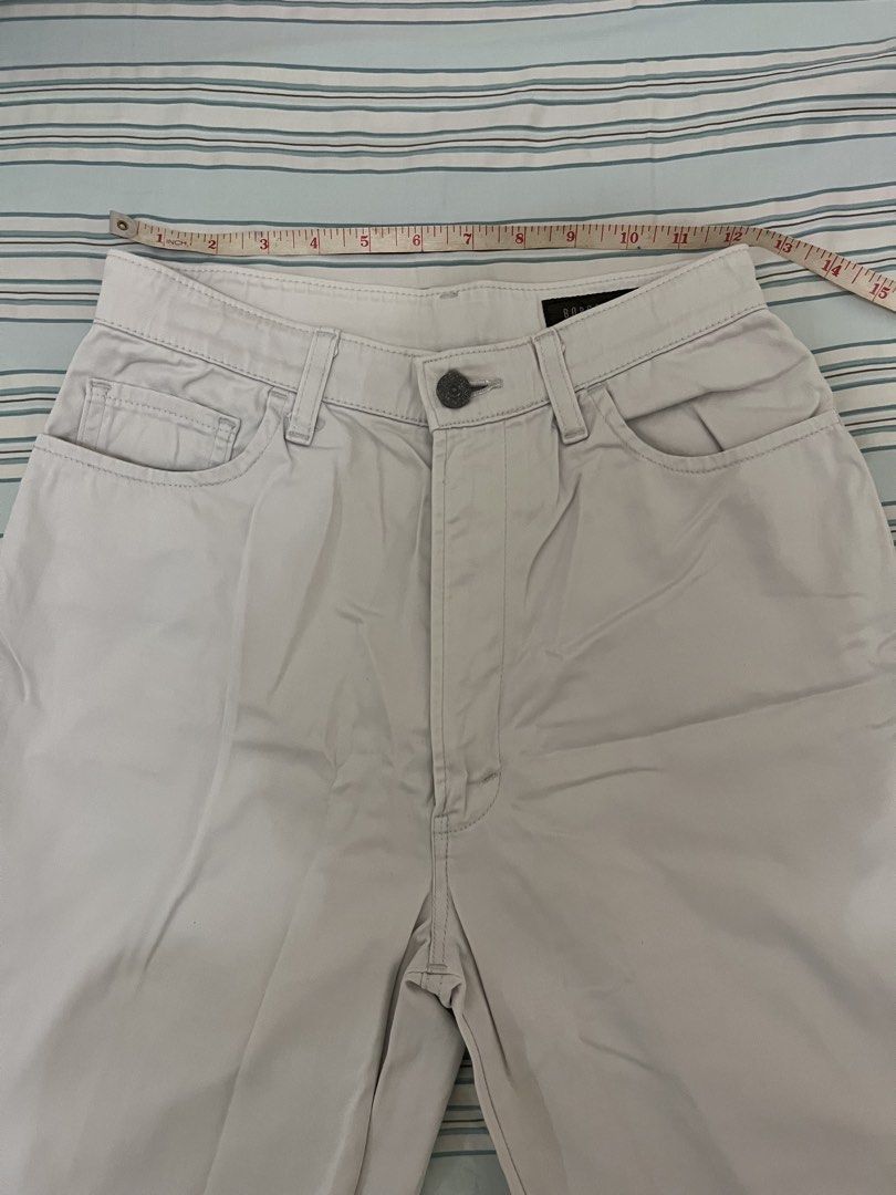 Bobson Off white highwaisted straight pants (Category: Jeans) located in Tuguegarao City. Submitted by declutterf (Listing ID 1447963688, Image 1). Description: Veryy flattering on Highwaisted Measurements on the photo Bobson jeans, very high qualityy.