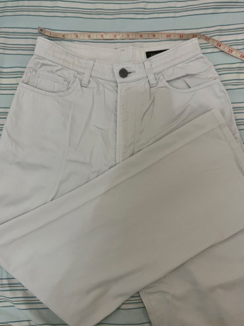 Bobson Off white highwaisted straight pants (Category: Jeans) located in Tuguegarao City. Submitted by declutterf (Listing ID 1447963688, Image 2). Description: Veryy flattering on Highwaisted Measurements on the photo Bobson jeans, very high qualityy.