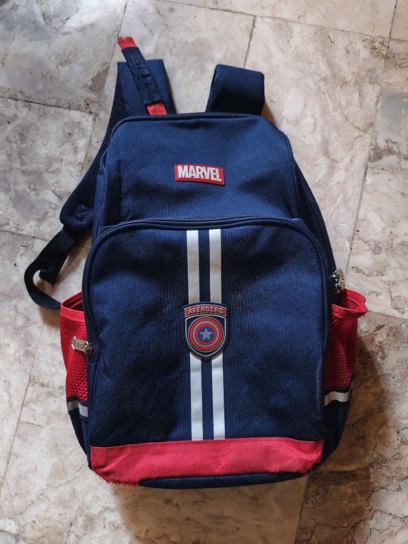 Official marvel backpack merch (Category: Backpacks) located in Agoo. Submitted by sourceph (Listing ID 1448075393, Image 1). Description: Issue: shown in the pic No holes, just loose thread in the bottom part..