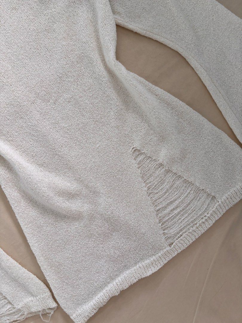 Off-White Distressed Knit Long Sleeve Top (Category: Longsleeves) located in Malabon City. Submitted by ellaeiry (Listing ID 1447979641, Image 3). Description: Size: S-M flat lay measurements: w: 16” in. l: 27.5” in. Brand: N/A Condition: No flaws Price: PHP 290 - color may vary due to lighting - as a second-hand garment, it may have details that went unnoticed - please don’t hesitate to message me for any inquiries, thank you! 💌 tags: coquette,