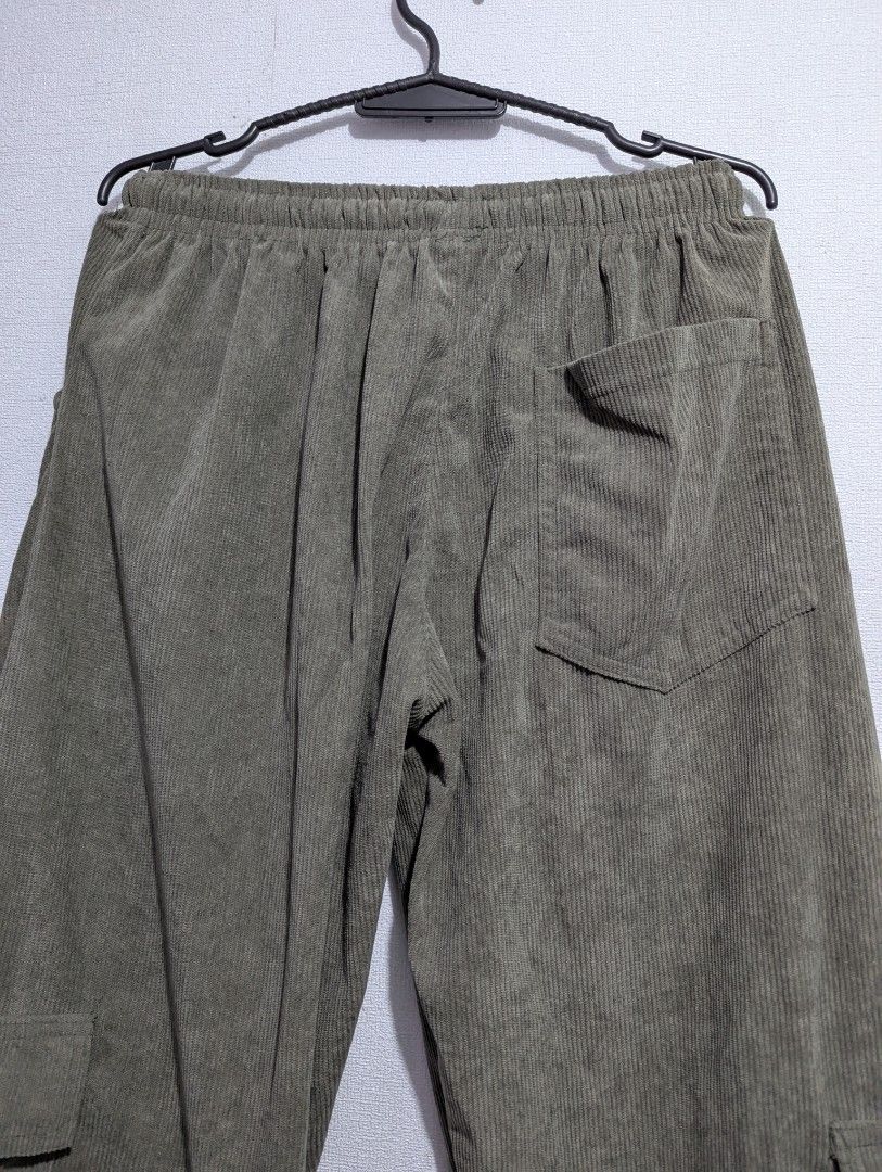 Olive Green Stretchy Garterized Pants (Category: Joggers) located in Pasig City. Submitted by igustnik (Listing ID 1447885005, Image 3). Description: RFS: DECLUTTERING NEVER USED NILABHAN LANG FITS SIZE 28 TO 34.