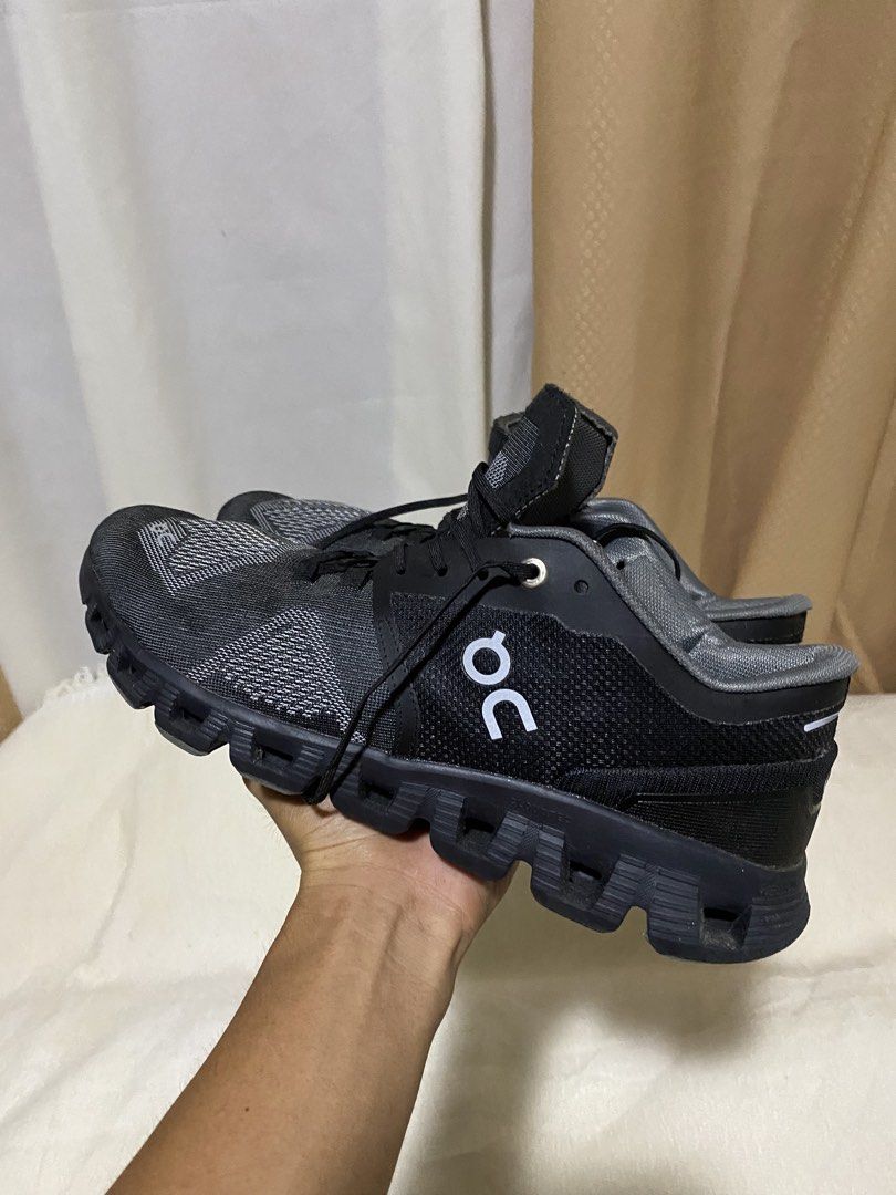 ON Cloud X Running Shoes Black (Category: Sneakers) located in Barobo. Submitted by sonogonggr22560 (Listing ID 1448026834, Image 2). Description: - ON Cloud X running shoes in black - Swiss engineering for superior quality - Ideal for both training and everyday wear - Offers comfort and support for your activities - Perfect for your next run or workout - Versatile trainers ready for anything.