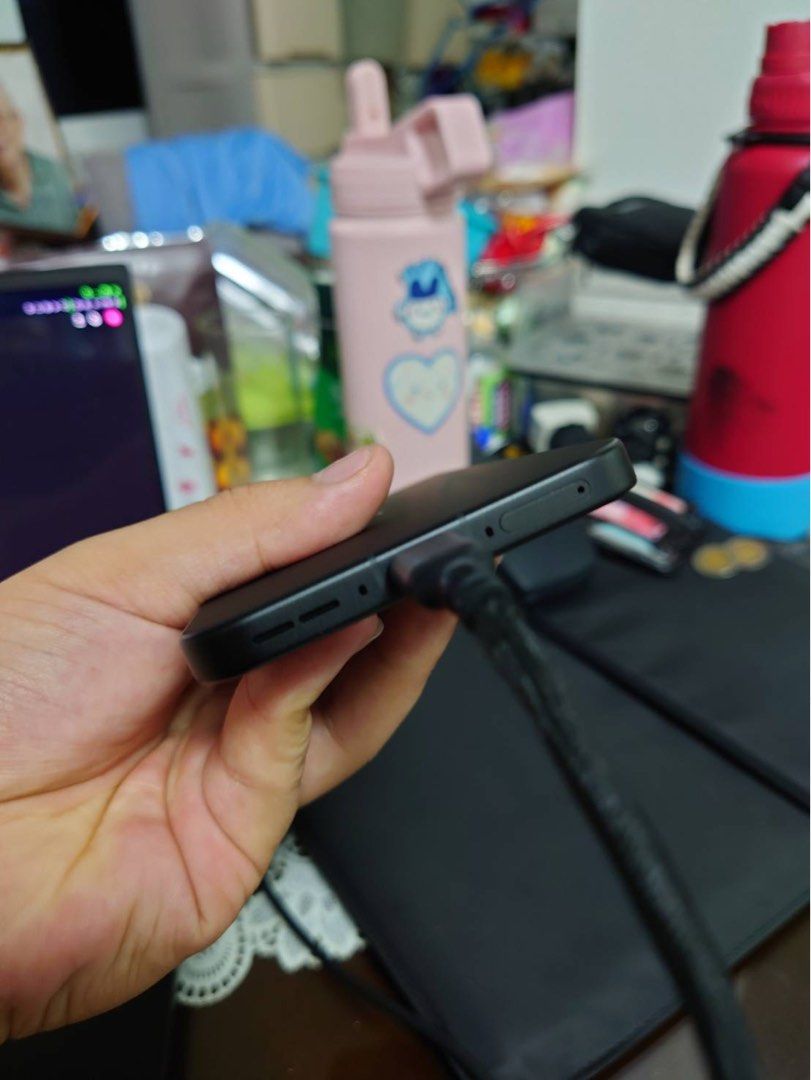 OnePlus15 (Category: OnePlus) located in Antipolo. Submitted by bhrl__48 (Listing ID 1447912474, Image 3). Description: 🔥 Barely used, like brand new! 📅 Purchased: June 14, 2026 (less than a week old!) 🌍 Global ROM — Official Global Unit, NOT a China ROM flashed to Global ✅ Complete with original box, charger, and accessories ✅ No scratches, no dents — pristine condition ✅ Full warranty coverage intact Why buy this over a flashed unit? Genuine