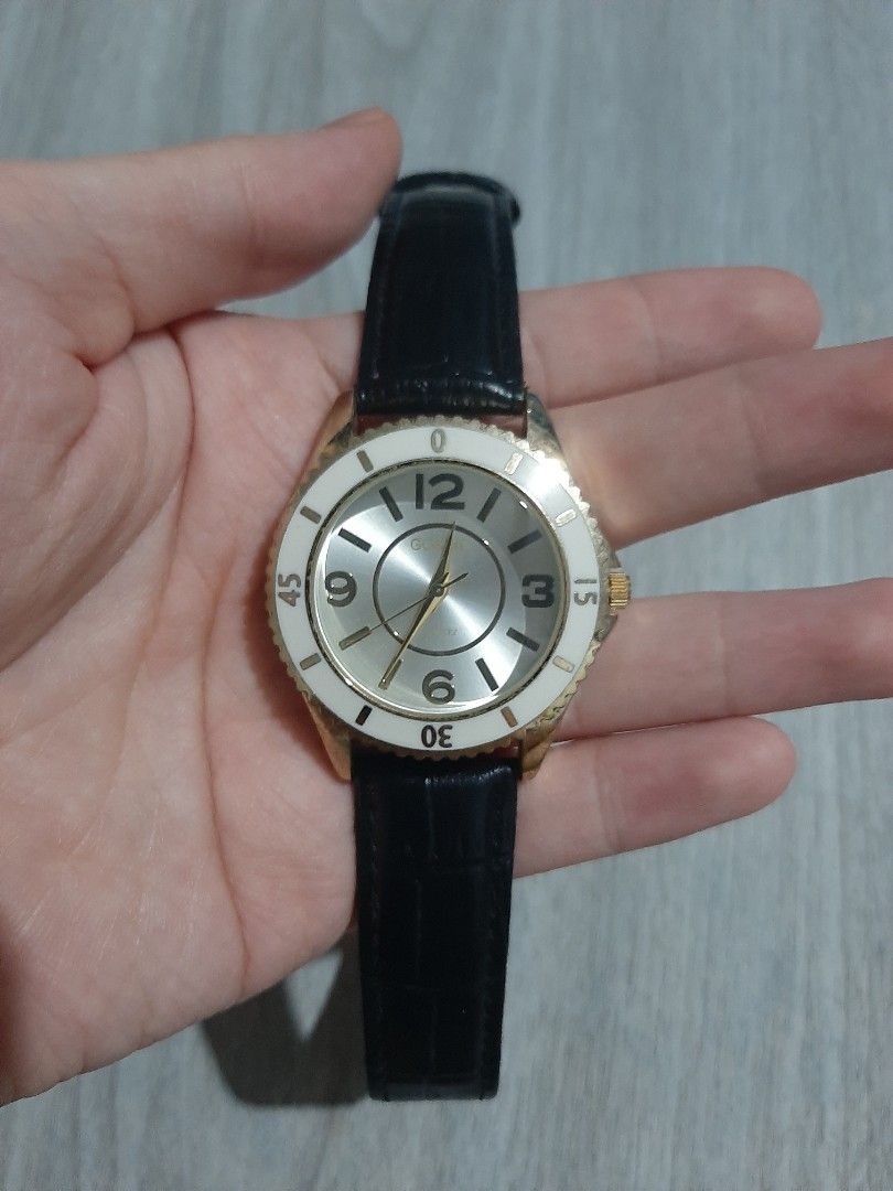 Original Gossip Classic Unisex Watch (Category: Luxury Watches) located in Mandaluyong City. Submitted by time_machine28 (Listing ID 1448028163, Image 3). Description: SALE... SALE... SALE SALE... SALE... SALE 980 pesos only Gossip Classic Unisex Watch original / legit brand new condition 9.5/10 ratings selling low watch only gold white tone fits up to 7.5 inches wrist size 40mm bought in us unisex srp 4k mandaluyong here mop: BDO or gcash courie