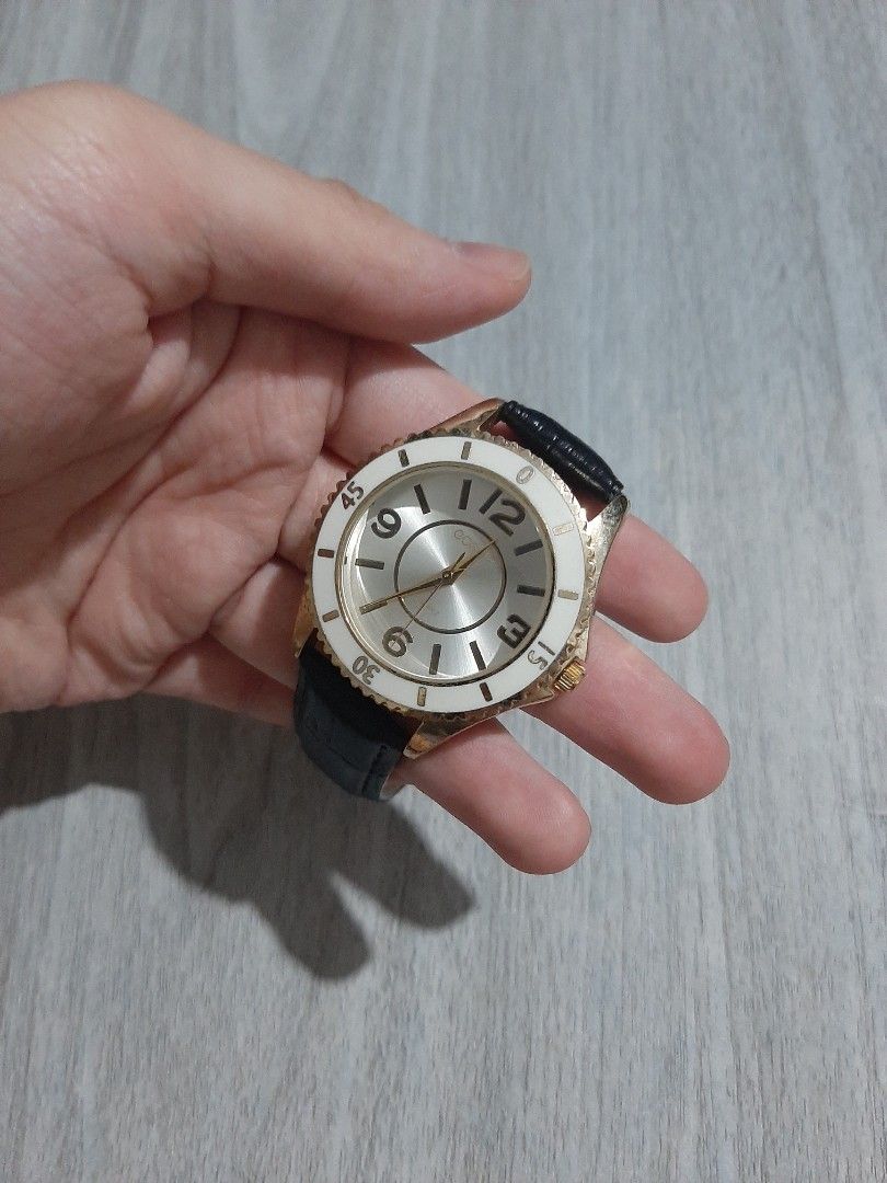 Original Gossip Classic Unisex Watch (Category: Luxury Watches) located in Mandaluyong City. Submitted by time_machine28 (Listing ID 1448028163, Image 2). Description: SALE... SALE... SALE SALE... SALE... SALE 980 pesos only Gossip Classic Unisex Watch original / legit brand new condition 9.5/10 ratings selling low watch only gold white tone fits up to 7.5 inches wrist size 40mm bought in us unisex srp 4k mandaluyong here mop: BDO or gcash courie