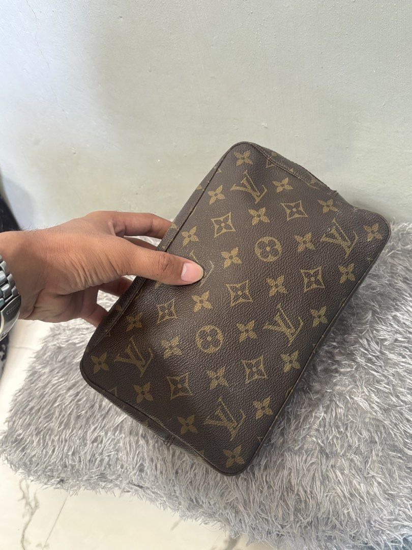 ORIGINAL LV TROUSSE 23 (Category: Luxury Bags & Wallets) located in Manila. Submitted by jefyukay (Listing ID 1447957105, Image 2). Description: Original Ganda pa nito Vibrant canvas.