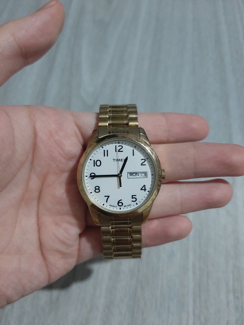 Original Timex Easy Reader Indiglo Classic Men's Watch (Category: Men's Watches) located in Mandaluyong City. Submitted by time_machine28 (Listing ID 1448029317, Image 3). Description: SALE... SALE ... SALE SALE... SALE ... SALE 1,860 pesos only Timex easy reader indiglo original / legit brand new condition 9.5/10 ratings selling low watch only gold tone white dial expanded strap size 36mm fits up to 7 inches wrist bought in us for men srp 5.8k m